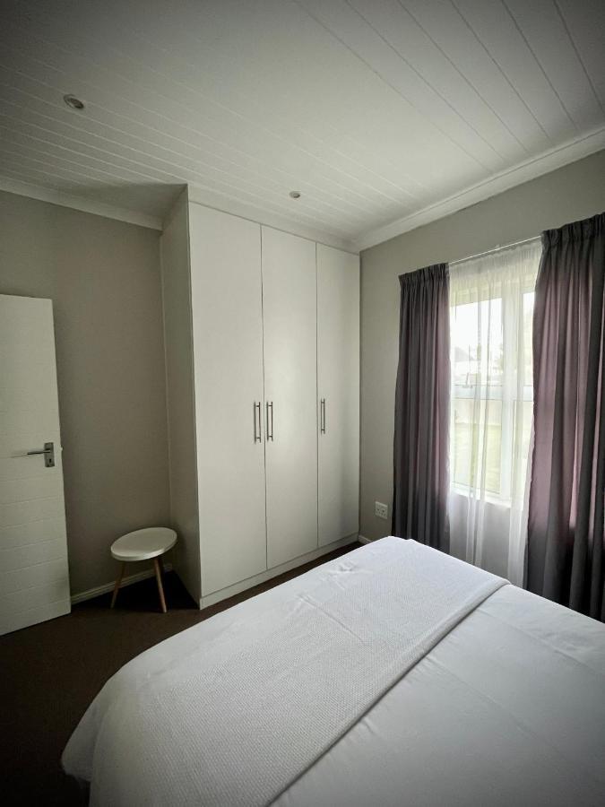 Serenity Self-Catering 2-Bed Unit Hermanus Bagian luar foto
