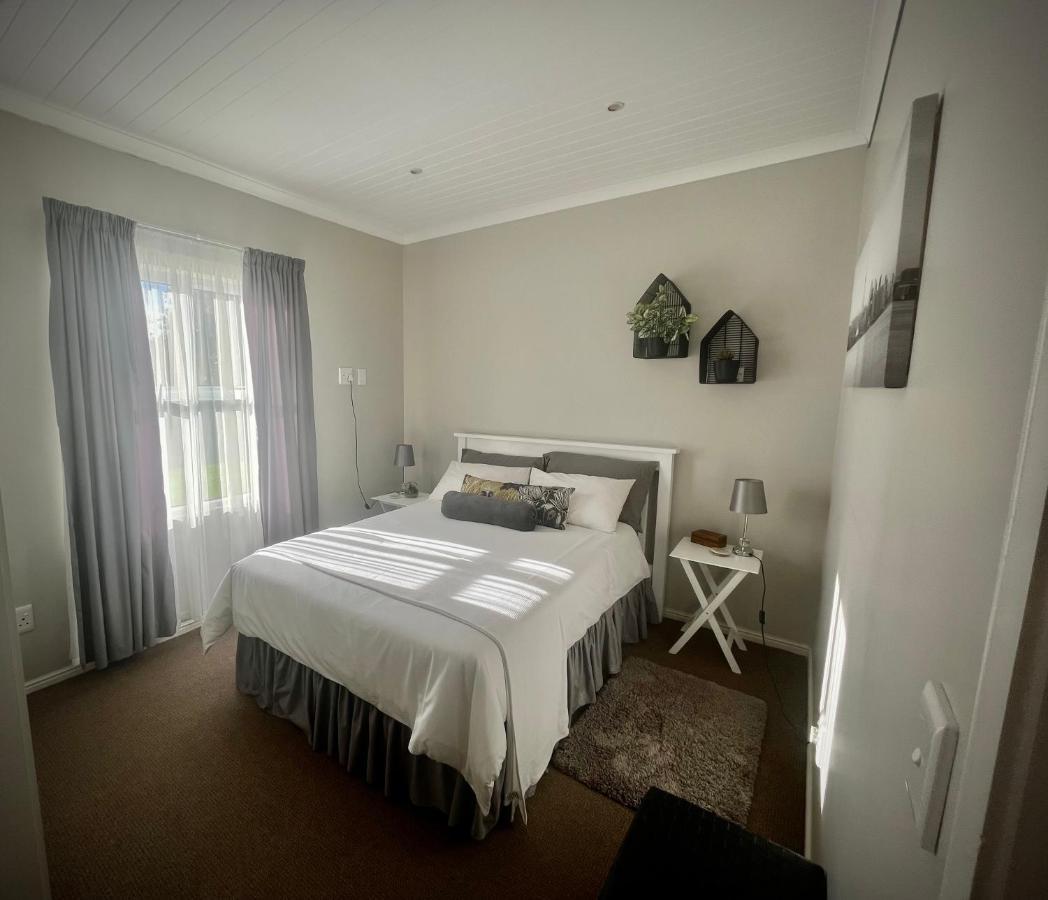 Serenity Self-Catering 2-Bed Unit Hermanus Bagian luar foto