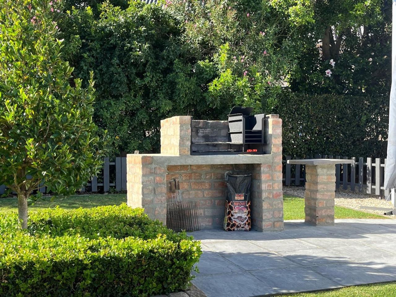 Serenity Self-Catering 2-Bed Unit Hermanus Bagian luar foto