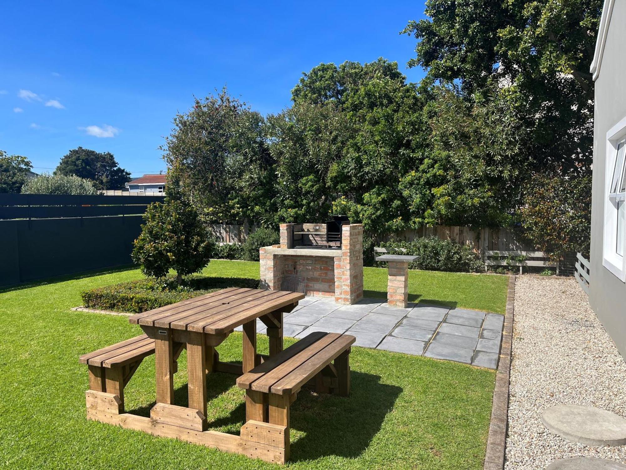 Serenity Self-Catering 2-Bed Unit Hermanus Bagian luar foto